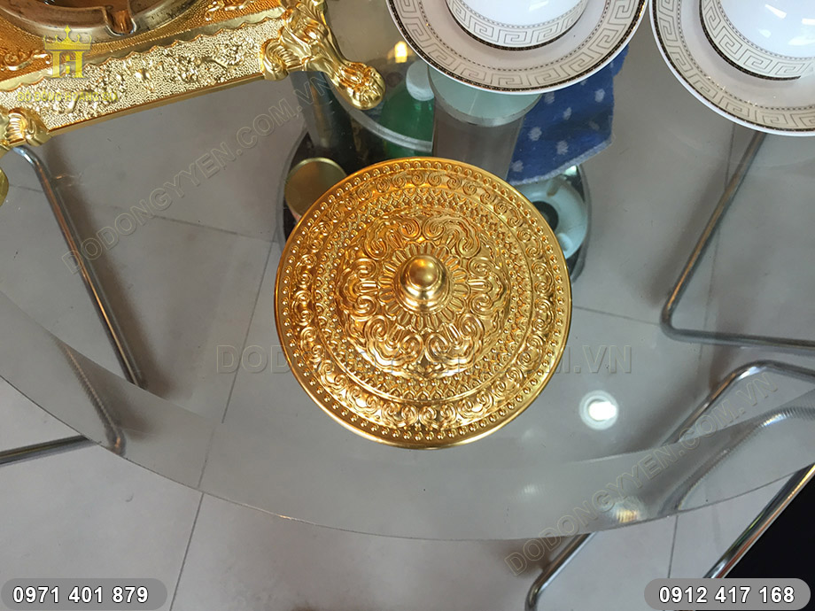 gạt t&agrave;n thếp v&agrave;ng